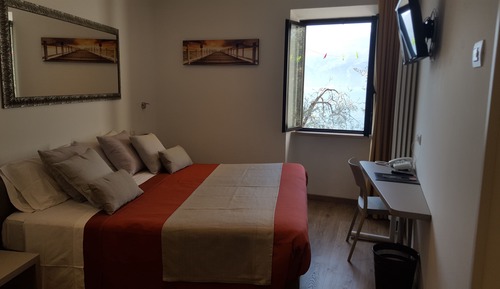 Superior Room, 1 King Bed, Garden View