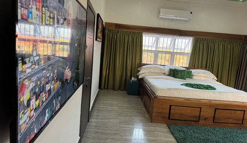 Executive Suite, Awarefo