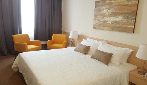 Deluxe King Room