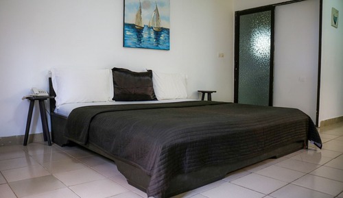 Deluxe Room, 1 King Bed, Garden View