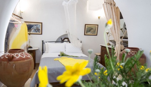 Quadruple Room (Cave, village view)