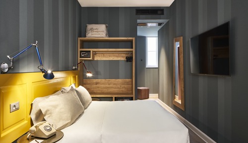 Superior Triple Room (Modernist M)