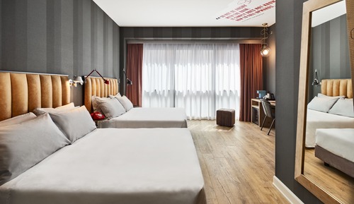 Family Quadruple Room (Modernist XL)