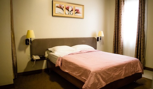 Deluxe Queen Room
