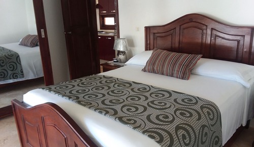 Deluxe Apartment, 1 Queen Bed with Sofa bed, Accessible, Pool View