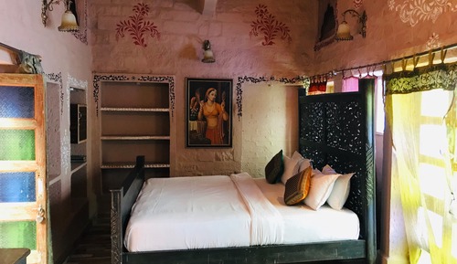 Heritage Amour Room