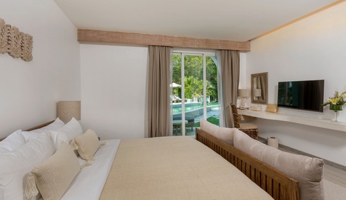 Deluxe Room, Pool Access