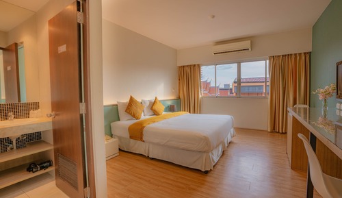 Standard Room, 1 King Bed