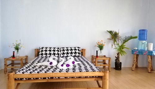 Deluxe Room (Woodpecker)