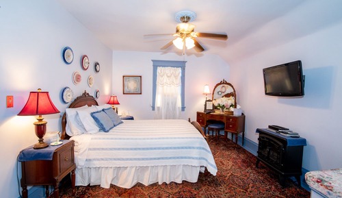 Room, 1 Queen Bed, Non Smoking (Cottage Rose)