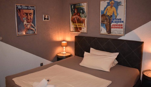 Single Room, 1 Double Bed