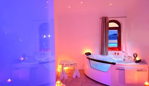 Villa, Jetted Tub (Absolute)