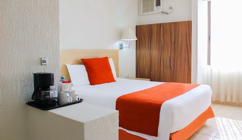Standard Room, 1 Queen Bed