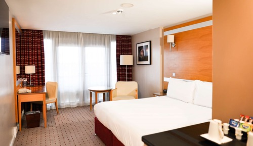 Deluxe Room, 1 King Bed (Daytime Pitch View)