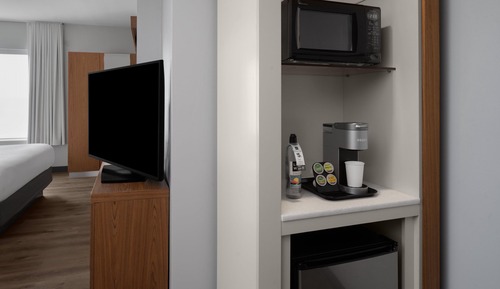 Studio, Multiple Beds, Non Smoking (Mobility/Hearing Access, Roll-in Shwr)
