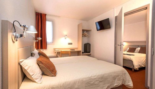 Double Room (Connecting)