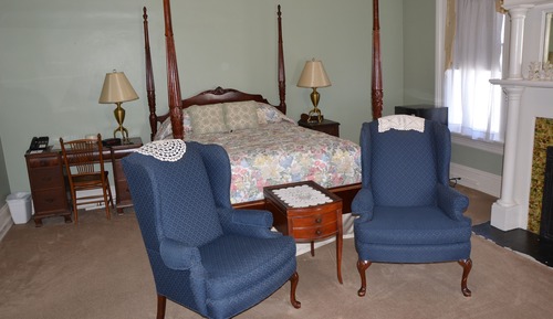 Suite, 1 Queen Bed (Bullock Suite)
