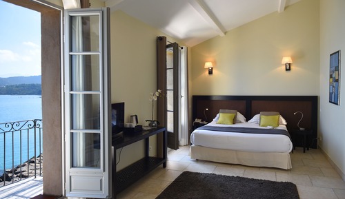 Deluxe Suite, 1 King Bed with Sofa bed, Sea View