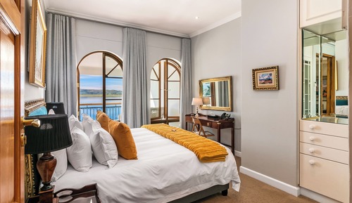 Superior Suite - Lake Facing - Lady Anne 