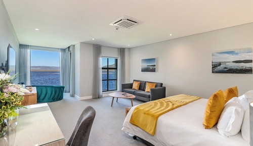 Deluxe Suite - Lake Facing - 5