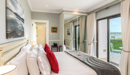 Deluxe Suite - Lake Facing - 11