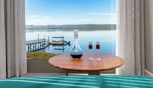 Deluxe Suite - Lake Facing - 4
