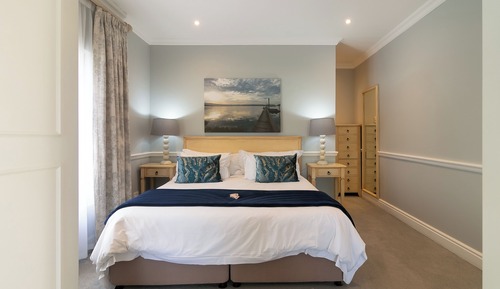 Deluxe Suite - Lake Facing - 12