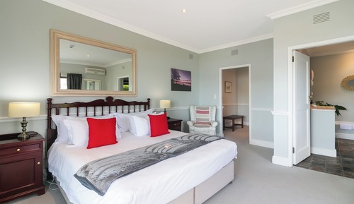 Deluxe Suite - Lake Facing - 10