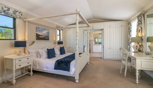 Superior Suite - Lake Facing - 18 