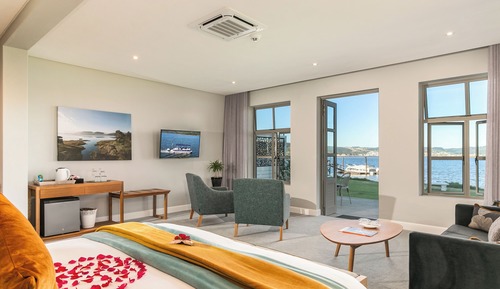 Superior Suite - Lake Facing - 7