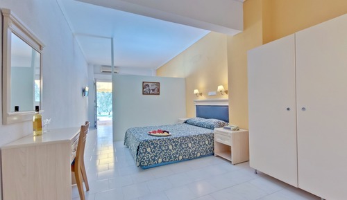 Family Room, Garden View