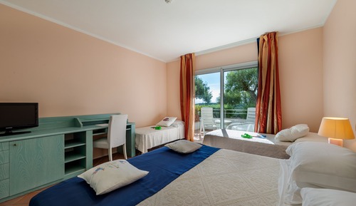 Comfort Room (2 adults + 1 child)