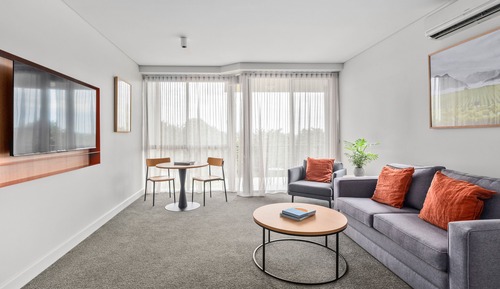 Deluxe Signature Suite