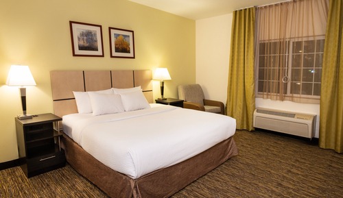 Suite, 1 Queen Bed with Sofa bed, Accessible (Mobility, Access Tub)