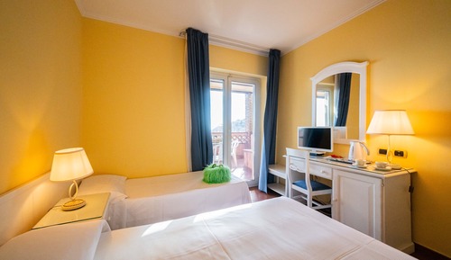 Deluxe Quadruple Room, Sea View