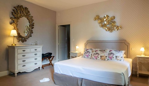 Deluxe Room, 1 Queen Bed