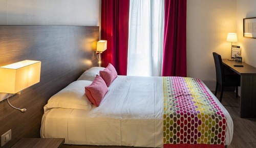 Standard Room, 1 Queen Bed