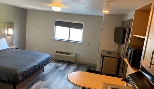 Suite, 1 King Bed, Non Smoking