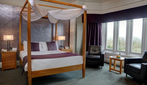 Suite, 1 Double Bed. Garden View (Four Poster Bed)