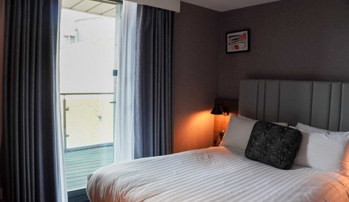 Suite, 1 King Bed, Balcony