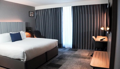 Premium Room, 1 King Bed, River View