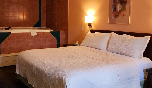 Deluxe Room, 1 King Bed, Jetted Tub