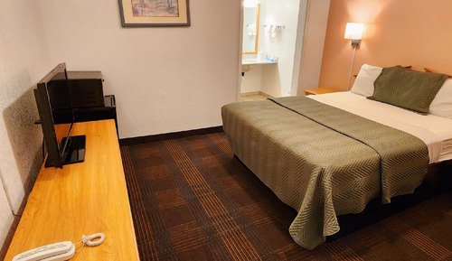 Standard Room, 1 Queen Bed
