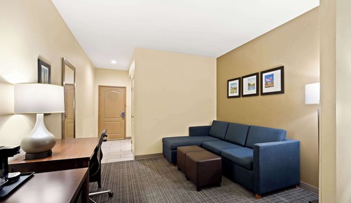 Suite, 1 King Bed, Accessible, Non Smoking
