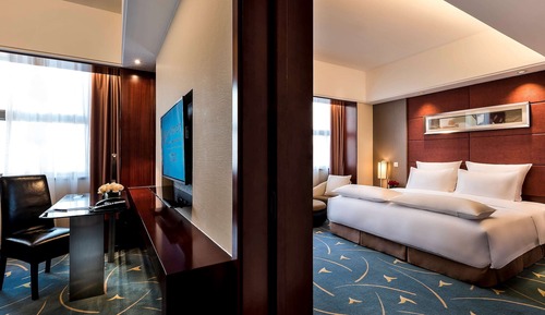 Executive Suite, 1 King Bed, Business Lounge Access