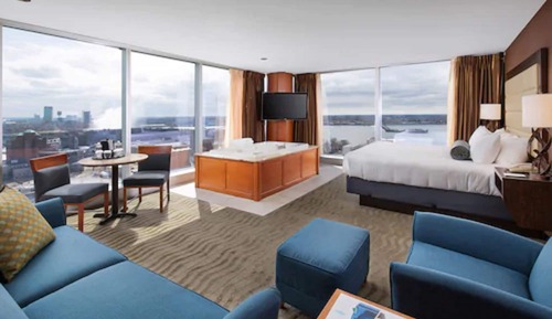 Corner Suite, 1 King Bed, Jetted Tub, Non Smoking