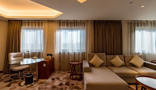 Business Suite, 1 King Bed