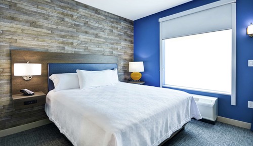 Studio, 1 King Bed, Accessible, Bathtub