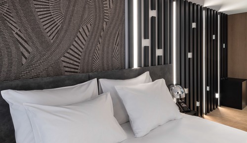 Deluxe Room, Jetted Tub