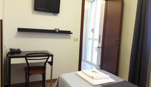 Single Room, Private Bathroom